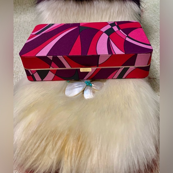 🎀Tarte Gold Makeup Case you can get it for free, with your purchase today#TARTE - Picture 9 of 13